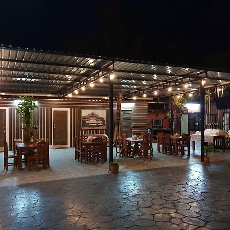 ร่มไม้สายธาร Phrae Exterior foto